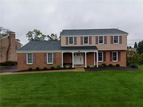 1046 Centergate Dr, Bethel Park, PA 15102