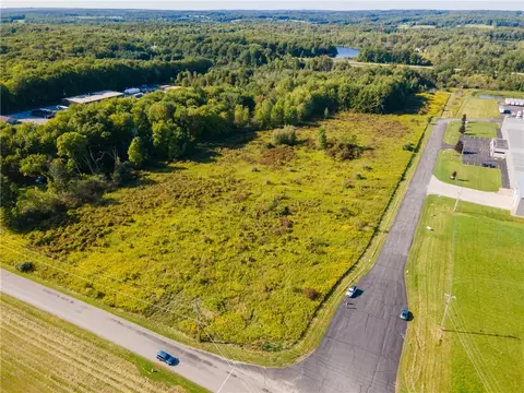 125 Hardinger Blvd, Barkeyville, PA 16127