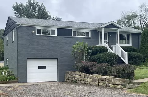 107 Oakwood, Valencia, PA 16059