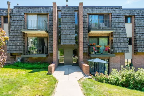 734 Forest Green Dr, Coraopolis, PA 15108
