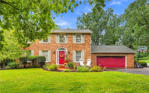 202 Brookside Dr, Baden, PA 15005