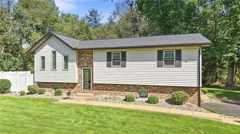 725 Niagara Trl, Mercer, PA 16137