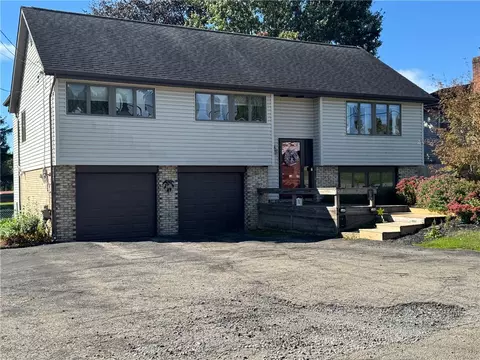 104 Woodbury Dr, Butler, PA 16001