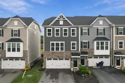 4042 Crown Dr, South Park, PA 15129