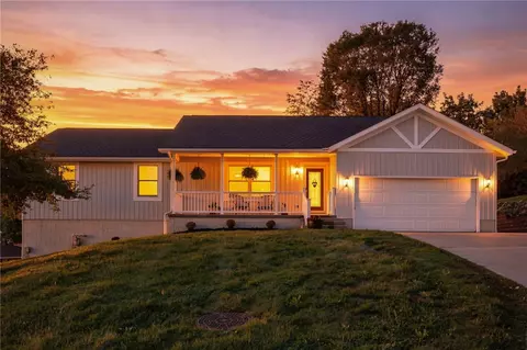 55 Olive St, Burgettstown, PA 15021