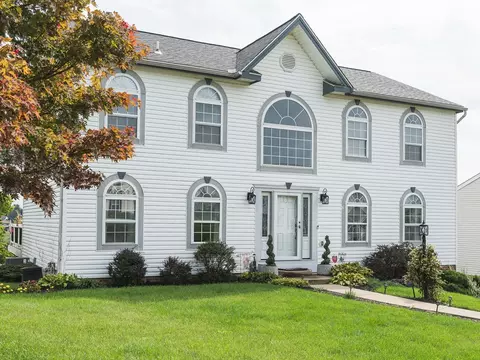 718 Woodbridge Dr, Oakdale, PA 15071