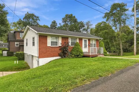 1321 Agnew Ave, Aliquippa, PA 15001