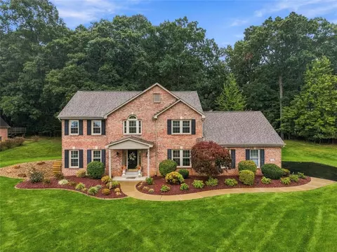 111 Timberlee Dr, Evans City, PA 16033