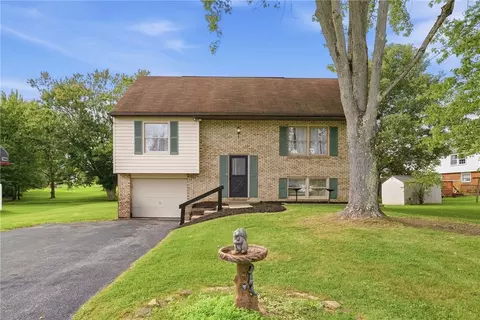 102 Farmington Dr, Butler, PA 16001