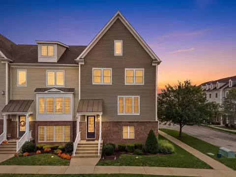 241 Riverfront St, Oakmont, PA 15139