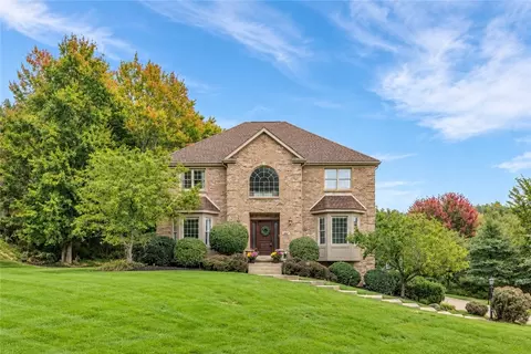 402 Honey Locust Dr, Cranberry Township, PA 16066