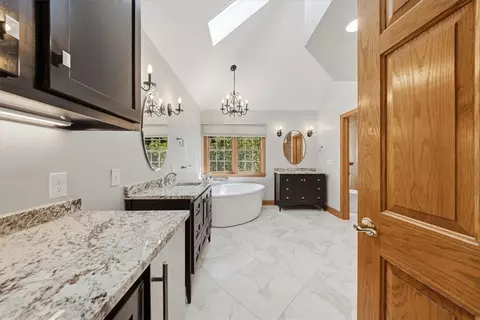 Bath - 706 Audubon Dr, Mars, PA 16046 photo 2 of 7