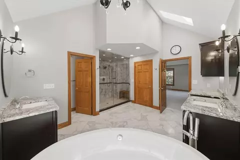 Bath - 706 Audubon Dr, Mars, PA 16046 photo 5 of 7