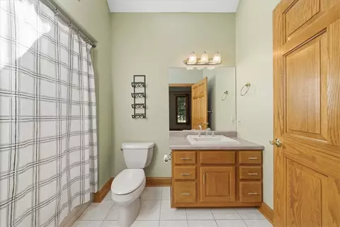Bath - 706 Audubon Dr, Mars, PA 16046 photo 1 of 7