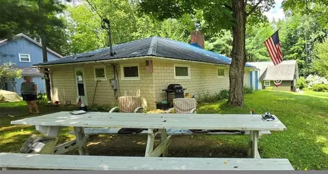 35992 Lake Shore Dr, Union City, PA 16438