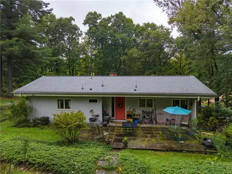 394 Irwin Rd, Gibsonia, PA 15044