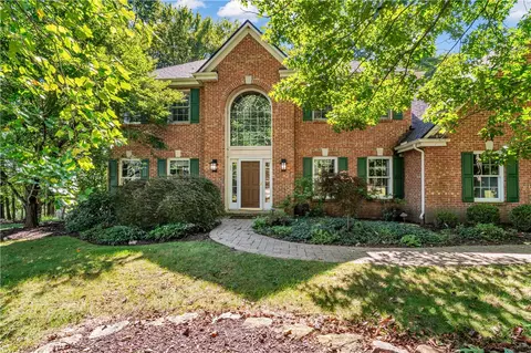 102 Timberlee Dr, Evans City, PA 16033