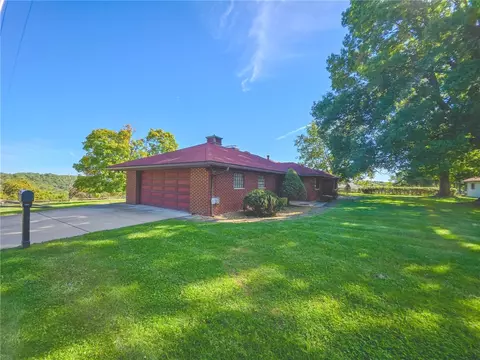 248 Wallrose Heights Rd, Baden, PA 15005