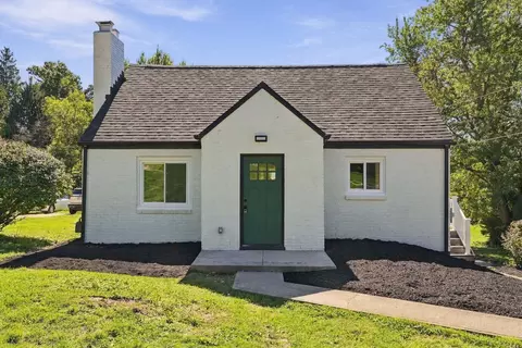 446 Thompsonville, Mcmurray, PA 15317