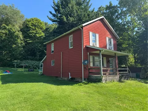 35 Broad St, Sandy Lake, PA 16145