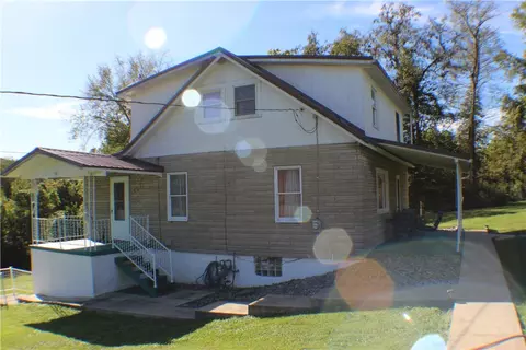 16 Church St, Millsboro, PA 15348