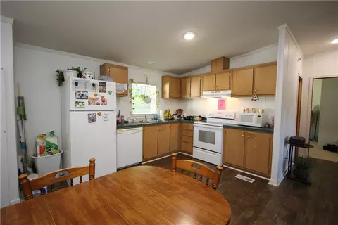 Kitchen - 122 Eagle Pointe Dr, New Eagle, PA 15067 photo 3 of 3