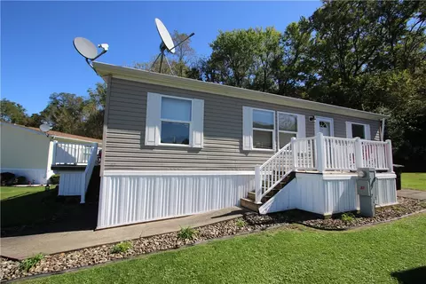122 Eagle Pointe Dr, New Eagle, PA 15067