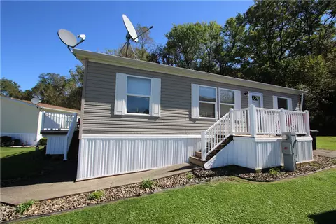 122 Eagle Pointe Dr, New Eagle, PA 15067