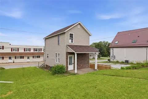2212 Freeport Rd, Natrona Heights, PA 15065