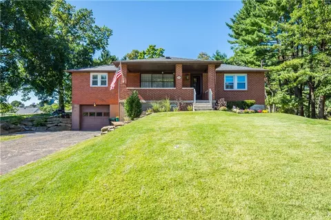 109 Valleyview Dr, Pittsburgh, PA 15215