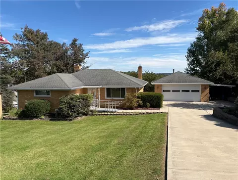 230 Mccartney Dr, Moon Twp, PA 15108