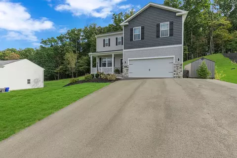 220 Crabapple Ln, Beaver Falls, PA 15010