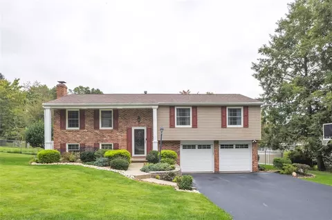 6 Greenview Dr, Jeannette, PA 15644