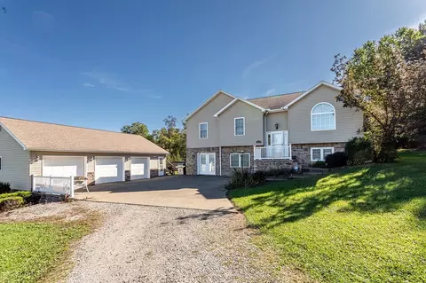 115 Maple Hill Ln, Uniontown, PA 15401