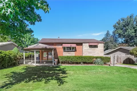 308 Hankey Farms Dr, Oakdale, PA 15071