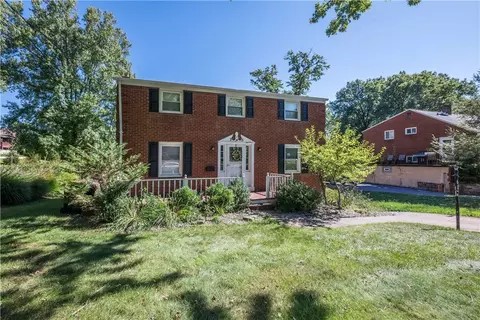 345 Pinehaven Dr, Bethel Park, PA 15102