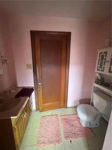 Bath - 1605 Ridge Ave, Arnold, PA 15068 photo 3 of 3