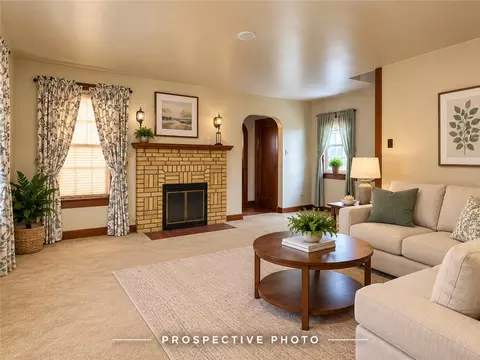 Living - 1605 Ridge Ave, Arnold, PA 15068 photo 2 of 4