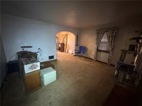Living - 1605 Ridge Ave, Arnold, PA 15068 photo 3 of 4