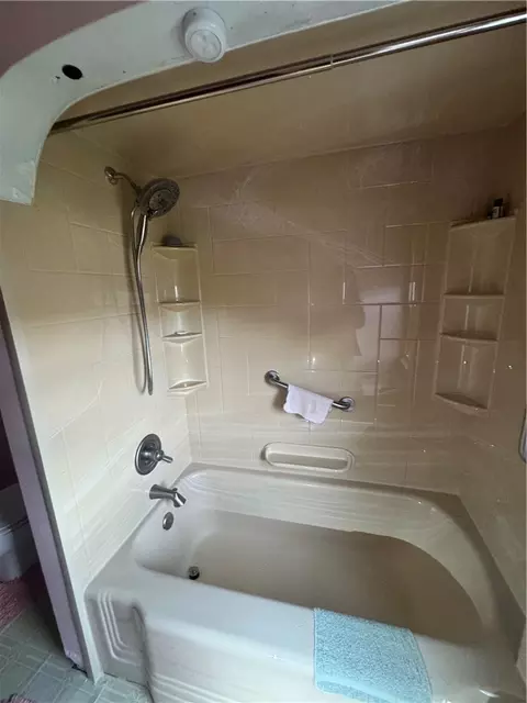 Bath - 1605 Ridge Ave, Arnold, PA 15068 photo 2 of 3
