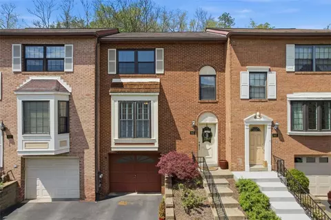 642 Woodcrest Dr, Pittsburgh, PA 15205
