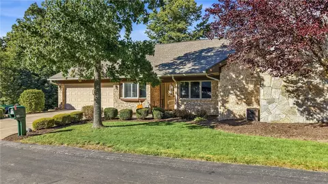 201 Oakview Dr, Hermitage, PA 16148