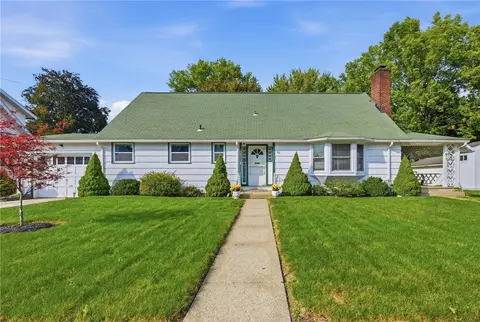 221 Edgewood Ave, New Castle, PA 16105