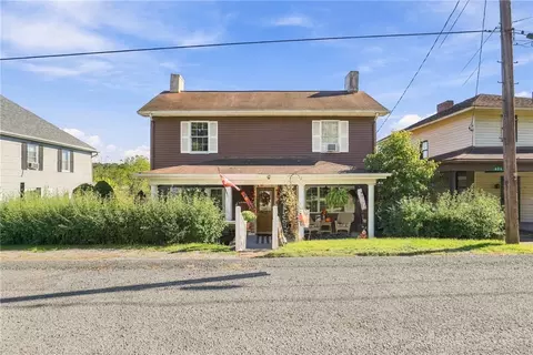 610 1st St, Vanderbilt, PA 15486