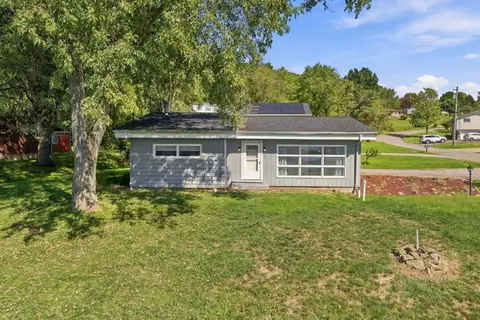 121 Crescent St, Evans City, PA 16033