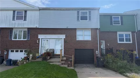 528 Hemlock Ct, Coraopolis, PA 15108