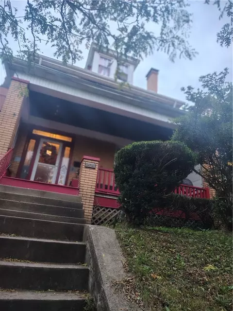104 E Agnew Ave, Pittsburgh, PA 15210