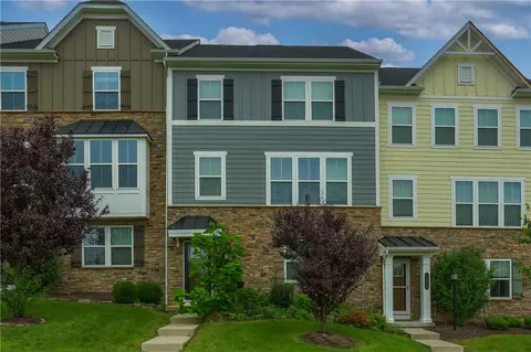 1026 Adair Ave, Valencia, PA 16059