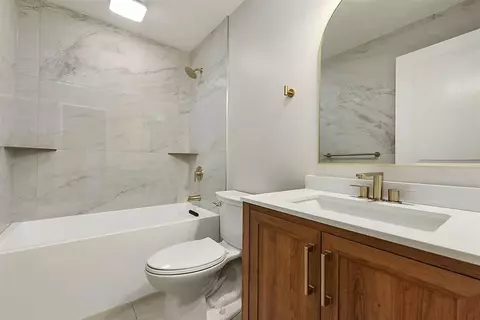 Bath - 1076 Chapel Rd, Monaca, PA 15061 photo 1 of 7