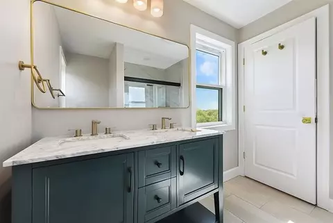 Bath - 1076 Chapel Rd, Monaca, PA 15061 photo 5 of 7